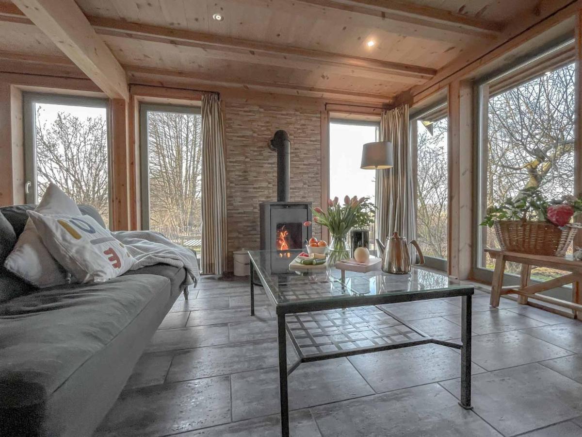 Traumhaff Kuestenchalets - Einzigartige Chalets An Der Ostsee. Ganz Aus Laerchenholz Mit Kamin Und Sauna Vogelsang-Warsin Exterior foto