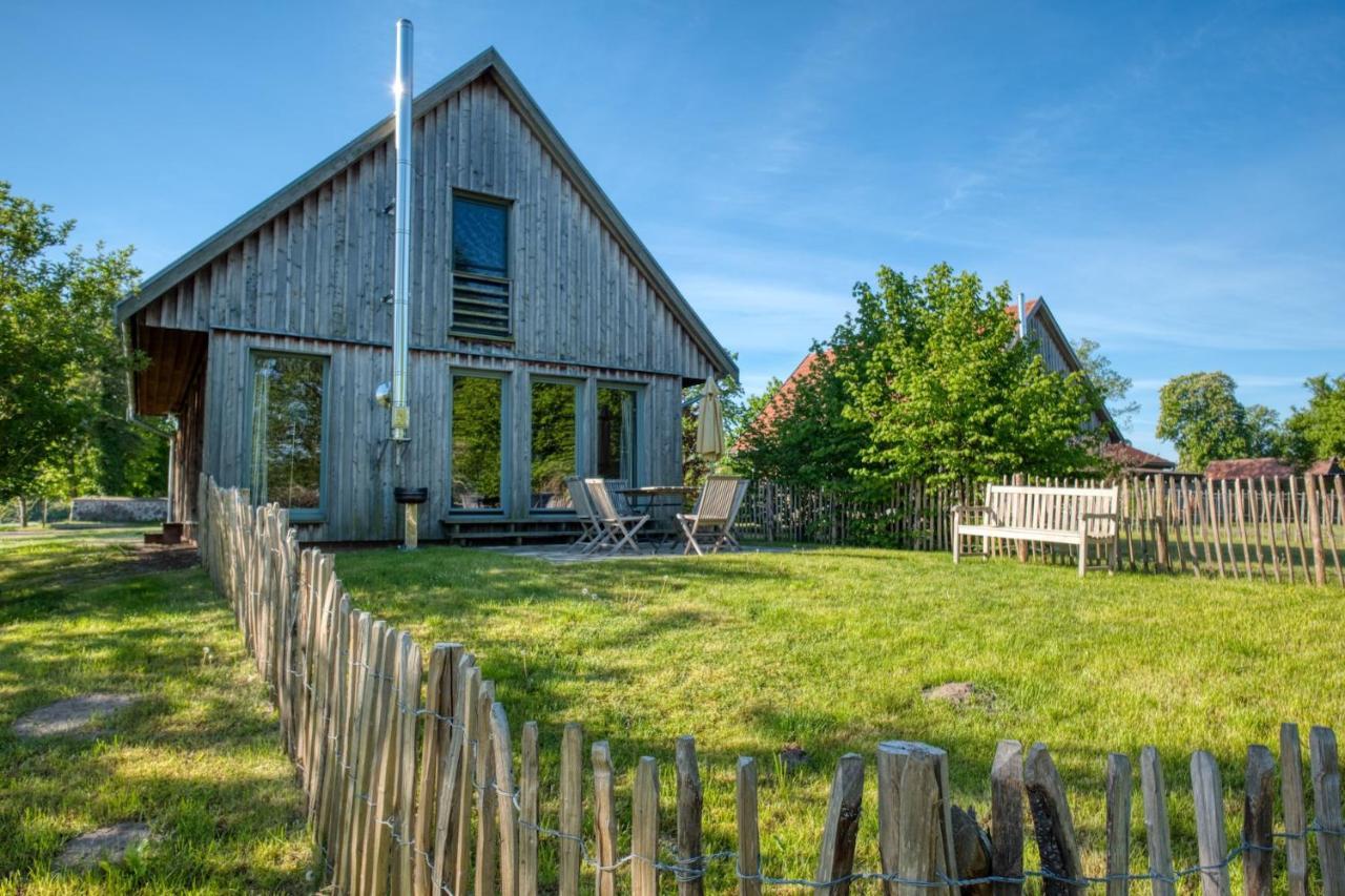 Traumhaff Kuestenchalets - Einzigartige Chalets An Der Ostsee. Ganz Aus Laerchenholz Mit Kamin Und Sauna Vogelsang-Warsin Exterior foto